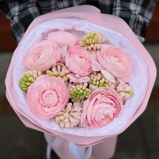 Bukiet ranunculusów z hiacyntami