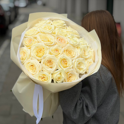 Bouquet of white roses